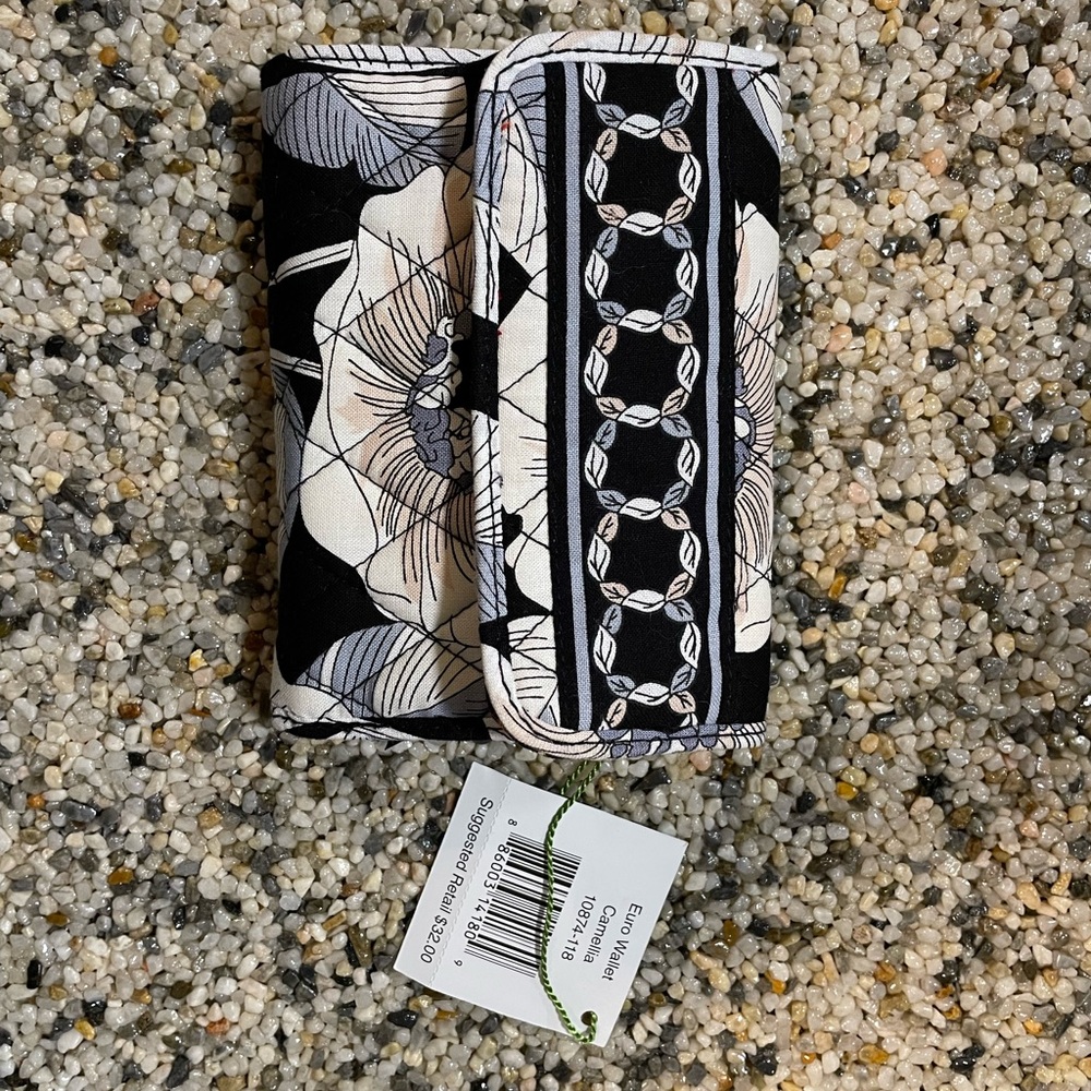 Nwt new vera Bradley euro tri fold billfold wallet in camellia black white flora